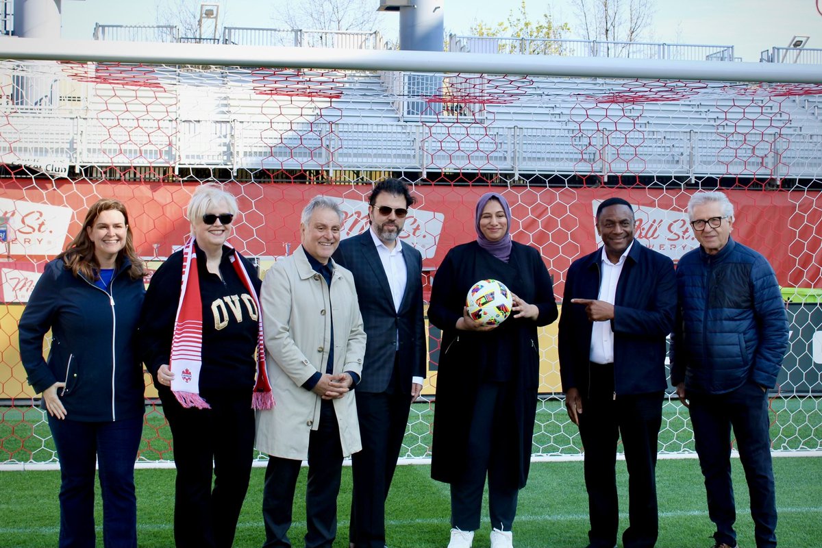 Today, all three orders of government took the field at @BMOField to announce $104M in Federal funding to help our city deliver the #FIFAWorldCup in 2026.

We can’t wait to show everything Toronto has to offer on the world stage. 🇨🇦⚽️ #WeAre26 #WeAreToronto
