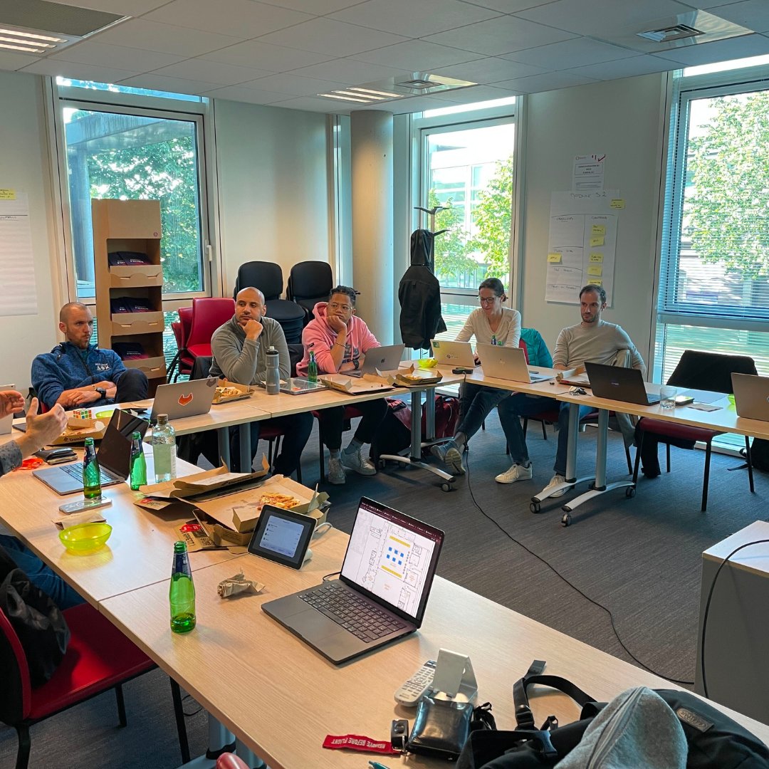 DevFestToulouse's tweet image. 🗓️ C’est la réunion mensuelle de mai.

La fine équipe vous prépare un #DevFestToulouse 2024 aux petits oignons. 🧑‍🍳

Merci à @Digital113_ de nous accueillir.