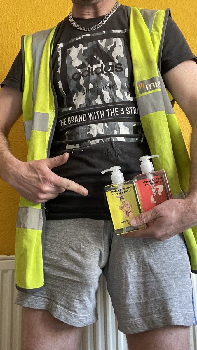 Just got home from work to find @MollyandTommy1 lube waiting for me. Perfect way to slide into the weekend! #tradie #bulge #dickprint #freeball #lube #mollyandtommy