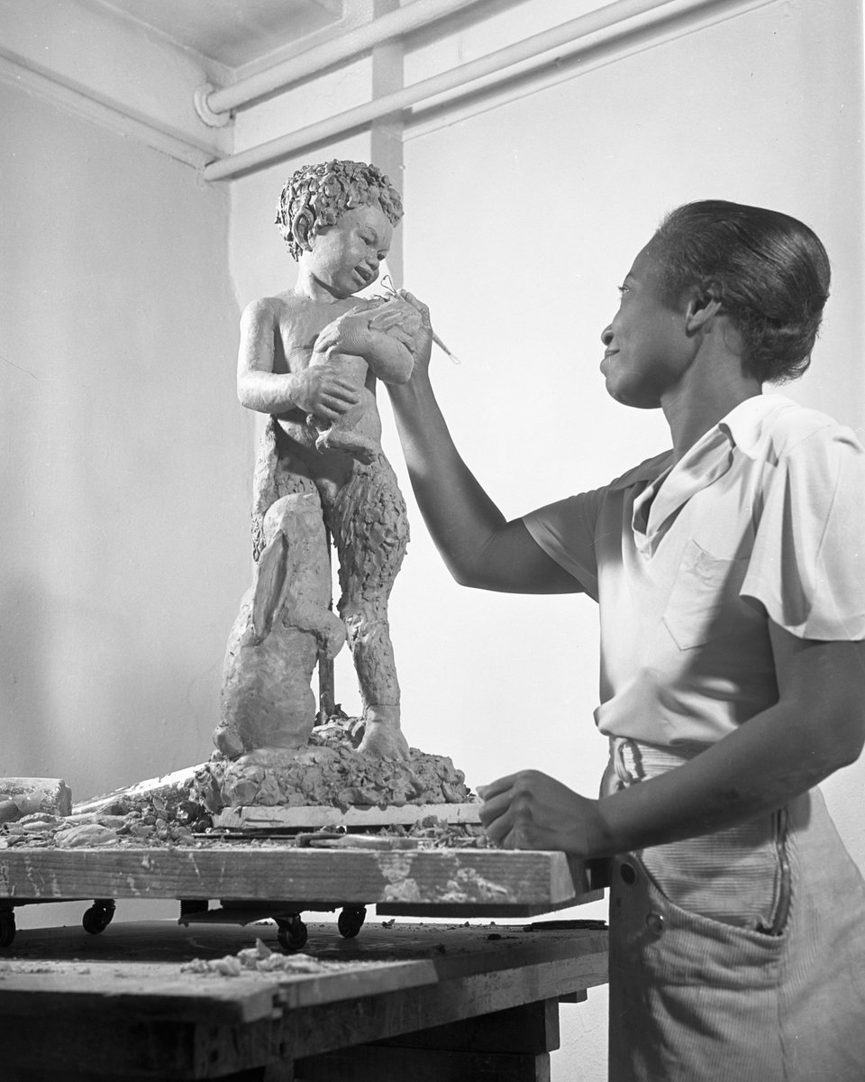 Pioneering African-American sculptor Augusta Savage working on a piece in her Harlem studio - 1938.

More Portraits of Famous Painters and Sculptors, below! ⬇️

life-magazine.visitlink.me/5Mcb9d

(📷 Hansel Mieth/LIFE Picture Collection)

#LIFEMagazine #AugustaSavage #Sculptor #1930s