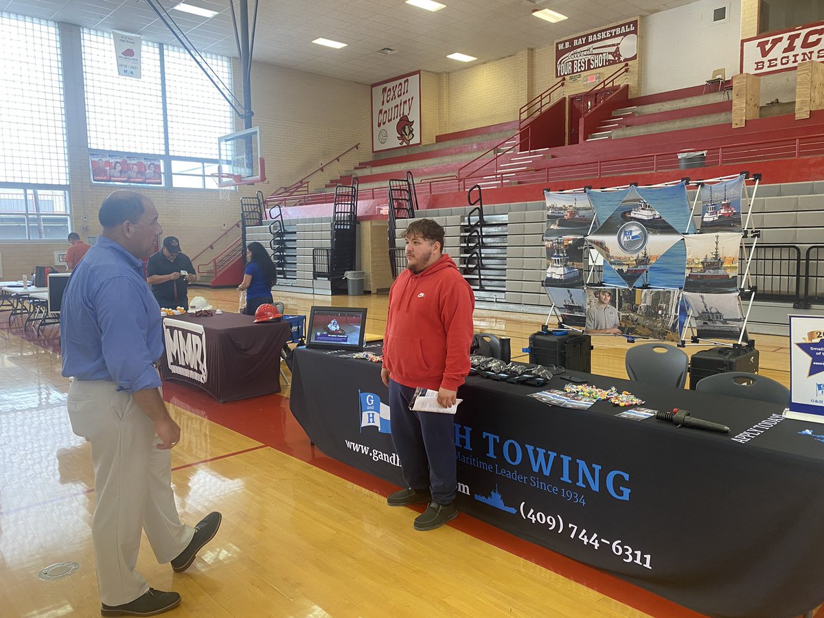 CCISD Senior Job Fair! Students making connections with potential employers! @r0hernandez @DrSandraClement @DrBruceWilsonJ1 @LeanneJLibby @CCISD_ADVANCED