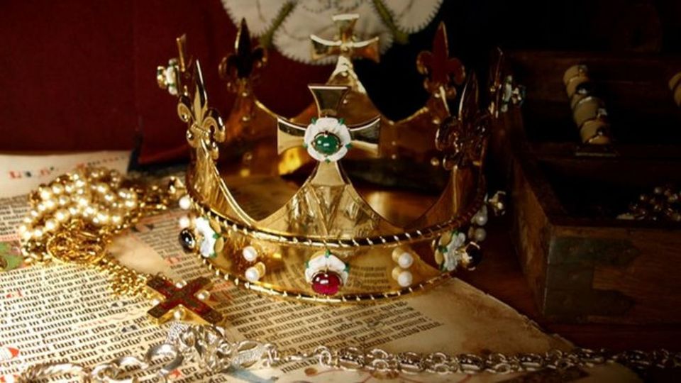 Did you know on this day in 2014, the crown to be placed upon Richard III’s coffin, was put on public display at Tewkesbury Abbey for one day only. Commissioned by John Ashdown-Hill who helped rediscover Richard III, it is now on display at the King Richard III Visitor Centre.