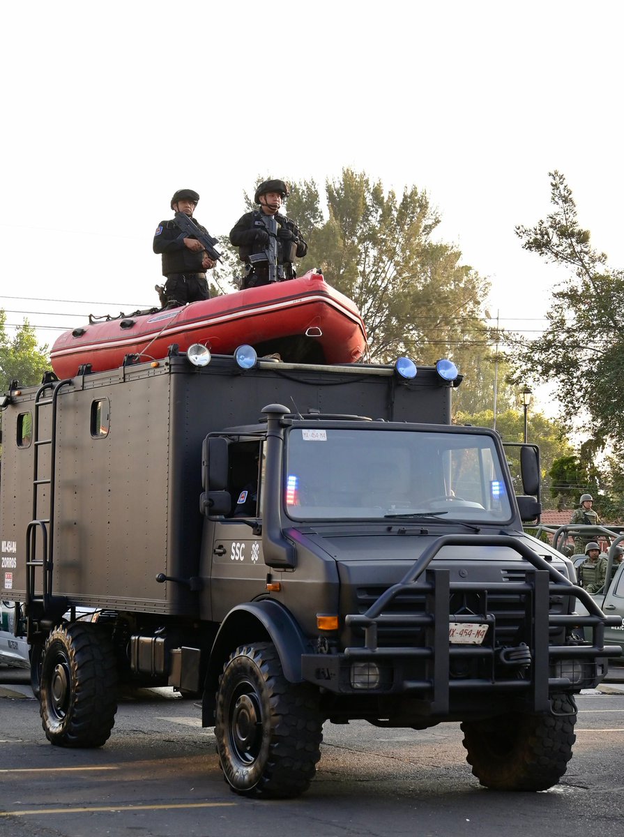 La #SSC pone en marcha el #OperativoXochimilco con más de mil policías que reforzarán su presencia en rutas de transporte público y la zona de embarcaderos. bit.ly/3Uqx2un