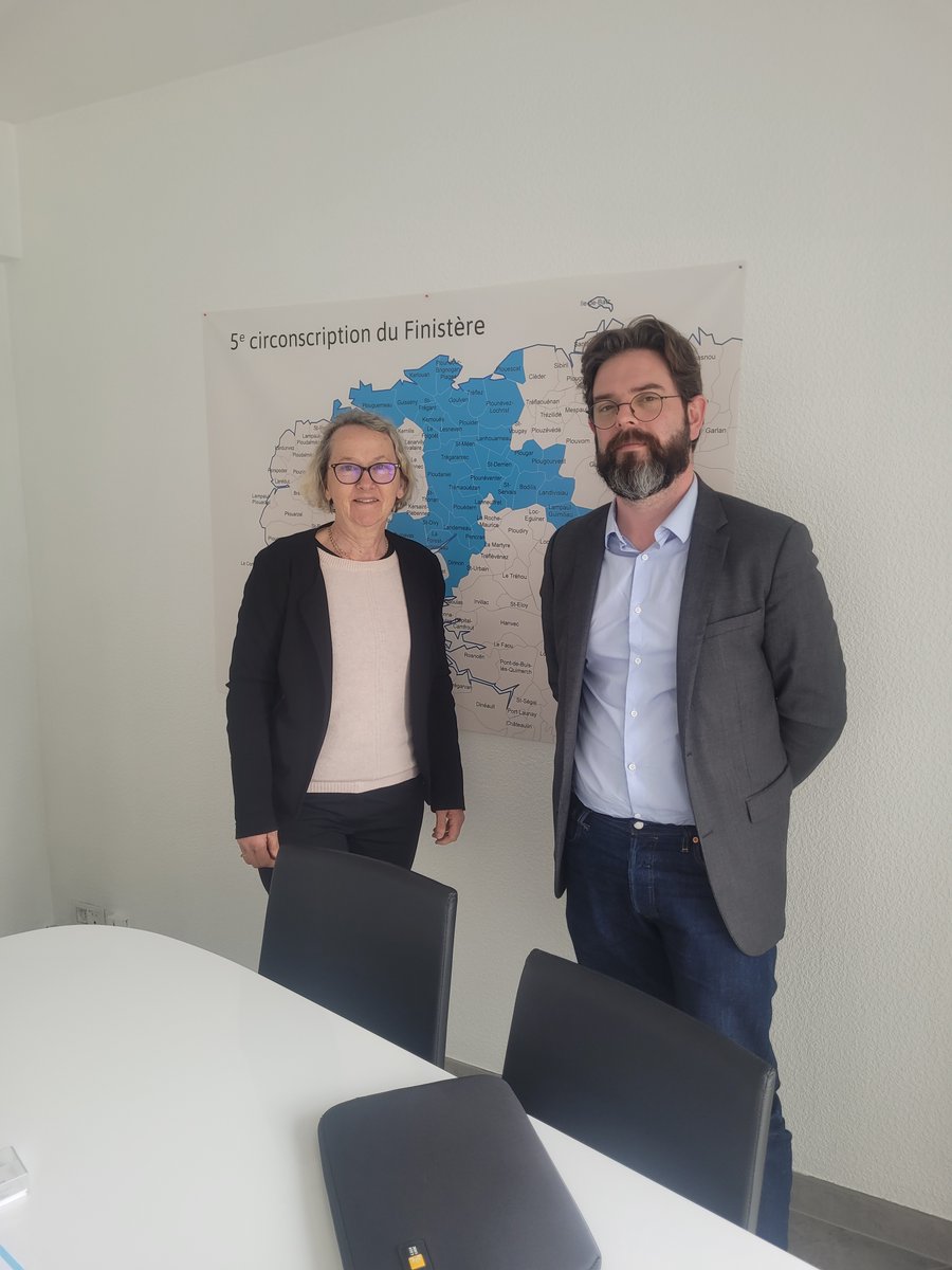 Raphael Lagarde, directeur de la délégation départementale du Finistère de l'Agence Régionale de Santé Bretagne, est venu me rencontrer pour notre première réunion de travail. Avec le directeur, nous avons balayé les sujets liés à l'accès au soin dans notre territoire. #Sante