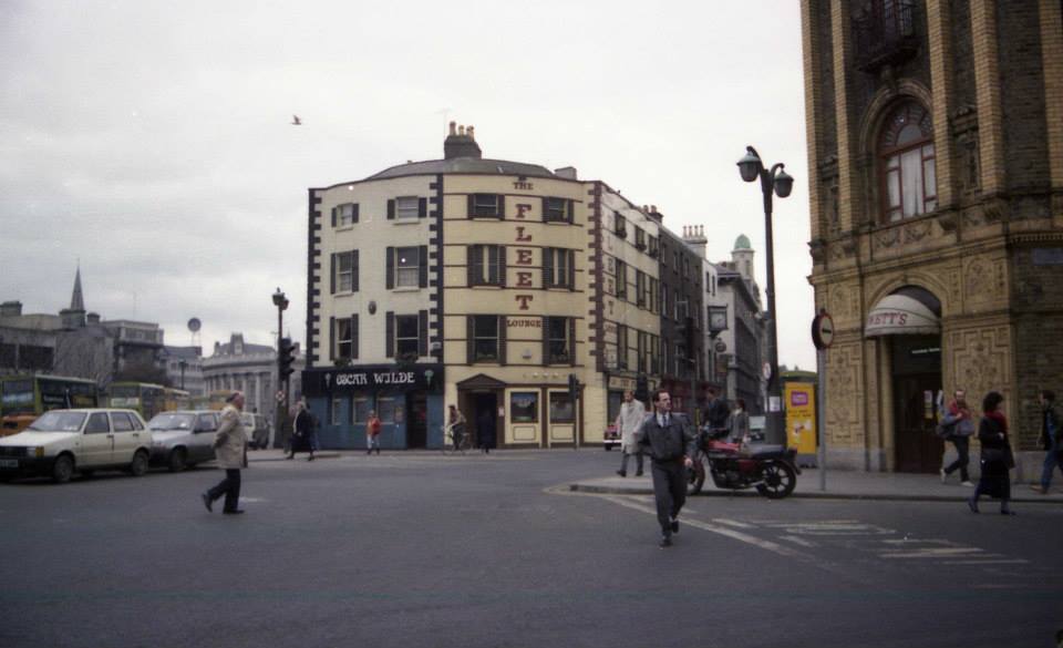 The Fleet and Oscar Wilde pubs Dublin. Fleet Street/College Street #Ireland