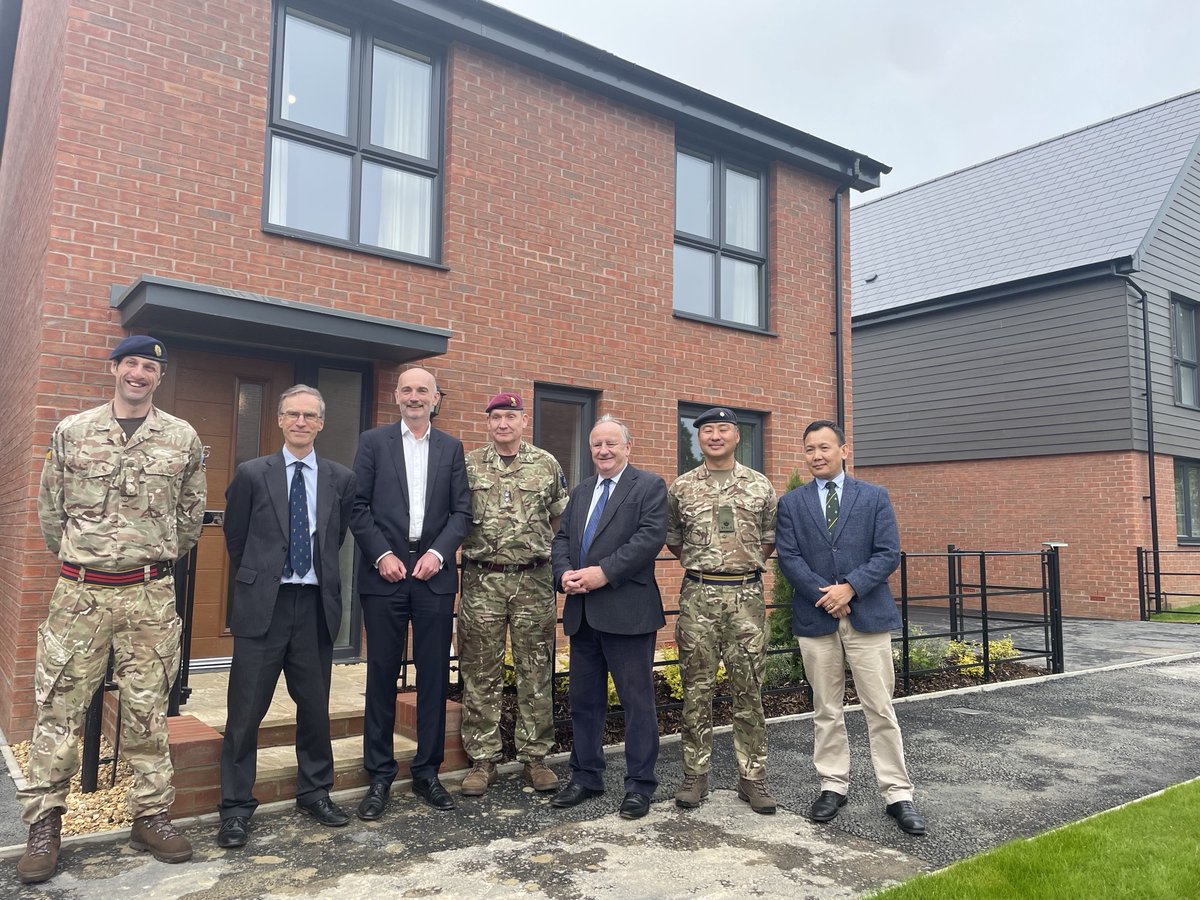 Minister for Defence People and Families, @AWMurrison has visited the Gurkha Allied Rapid Reaction Corps Support Battalion to view the newly installed single living and service accommodation.