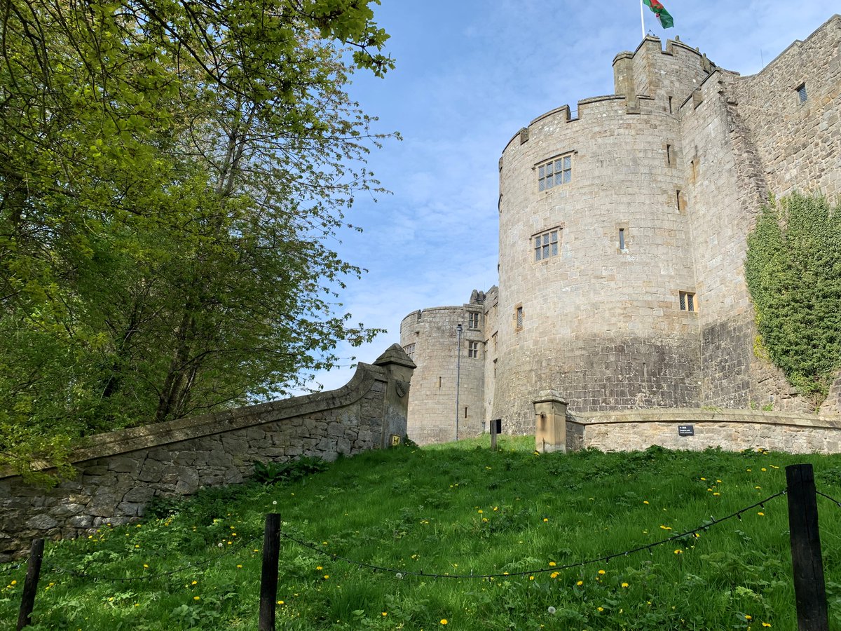 Visitors to Chirk Castle this month may notice some areas of grass left uncut. This is because we’re taking part in Plantlife’s No Mow May. Join in by leaving your lawn to grow and give pollinators the boost they need. bit.ly/43i6K0v #NoMowMay