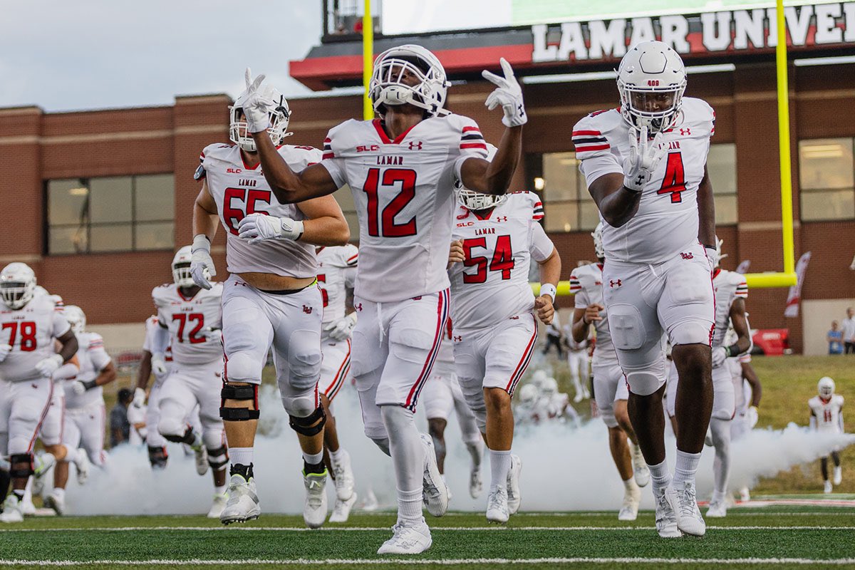 #AGTG After a great conversation with @CoachSpo_ I’m blessed to say I received another offer from Lamar University @LamarFootball @CoachKOMiller @CoachCJCox @EHSMavsFB @_K_Wright_ @RonnieBraxtonA1