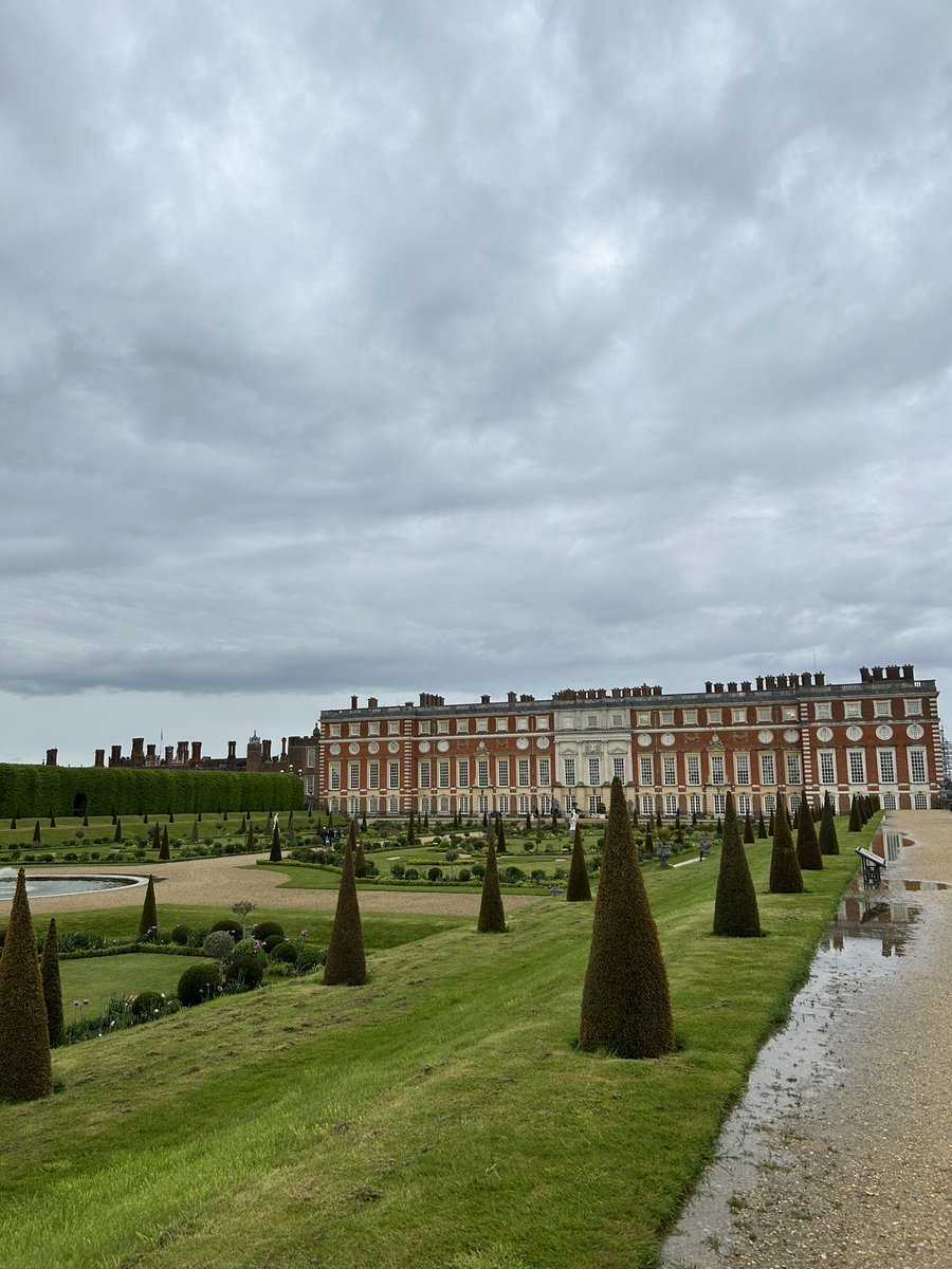 An afternoon at my favourite place under a stormy sky! @HRP_palaces #Hamptoncourtpalace