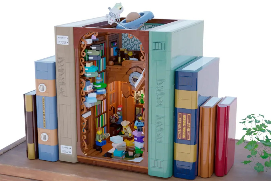 LEGO Ideas Booknook: The Story Laboratory Achieves 10,000 Supporters Booknook: The Story Laboratory by Pedro_RuizMx is the latest project to achieve 10,000 supporters on LEGO Ideas. thebrickfan.com/lego-ideas-boo… #LEGO #LEGOIdeas