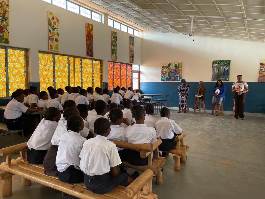 We were delighted to welcome agents from the CRDB Bank, who visited Malaika as part of Women's Month. They spoke to the students about women's professions and progression opportunities within the finance and banking industry. Thank you for inspiring our girls! @crdbbankplc