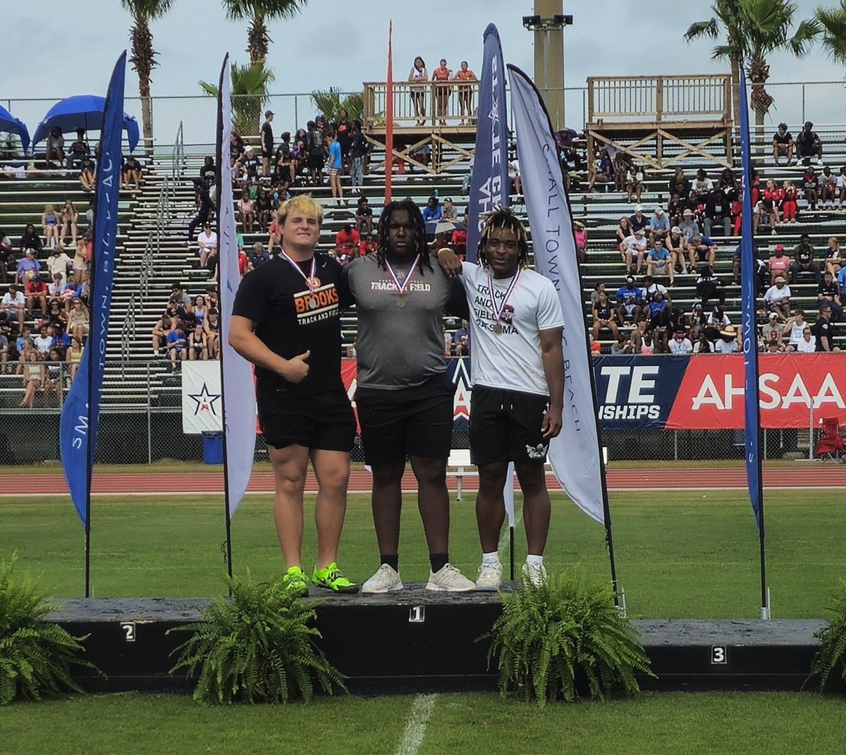 Congratulations to the 4A Boys Shot Put BACK TO BACK STATE CHAMPION JamarianAcklin @Acklin_65 . @AHSAAUpdates @DeshlerAthletic #TTown #TownBUILT