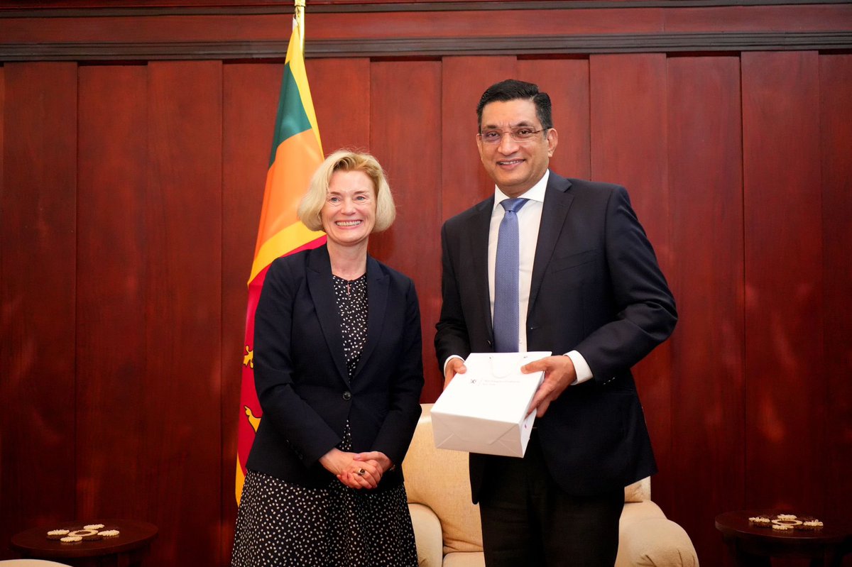 Thank you FM @alisabrypc for receiving me during my visit to Colombo. Pleased to give him the good news that investments and tourists from 🇳🇴 to 🇱🇰 are increasing. Also discussed reconciliation, economic reforms & 🇳🇴 development projects in 🇱🇰 @MFA_SriLanka @SLinIndia