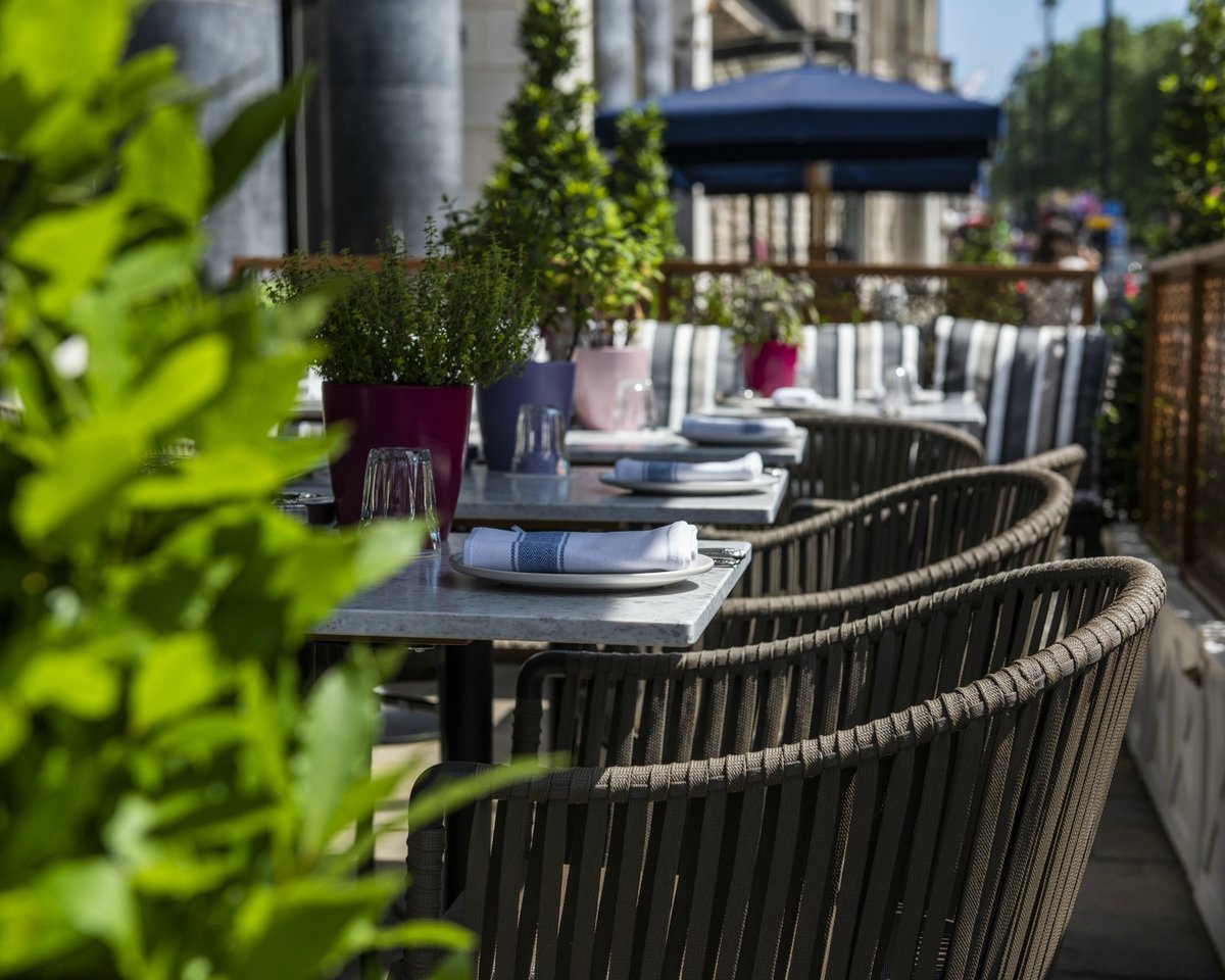 When the days get warmer (and sunnier!) ☀️ our terrace is the perfect place to spend the weekend! Located right on Piccadilly and walking distance to Green Park 🌳

#mercantelondon #italianrestaurant #terrace #terraceslondon #dinner #restaurantlondon #discoverlondon