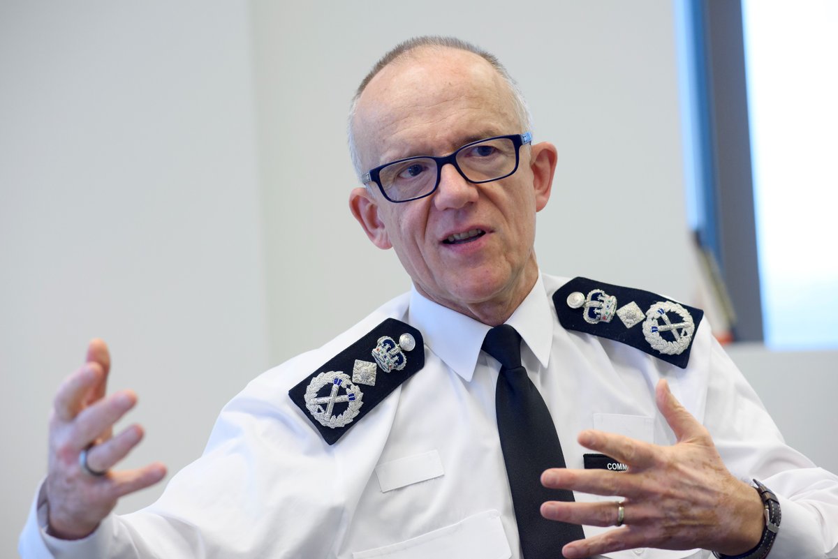 Commissioner: “Why is it the case that if an armed officer discharges their weapon during a terrorist incident the system can clear them within months, but officers taking on a ruthless gang of armed robbers face a five year ordeal? That isn’t right.' news.met.police.uk/news/met-firea…