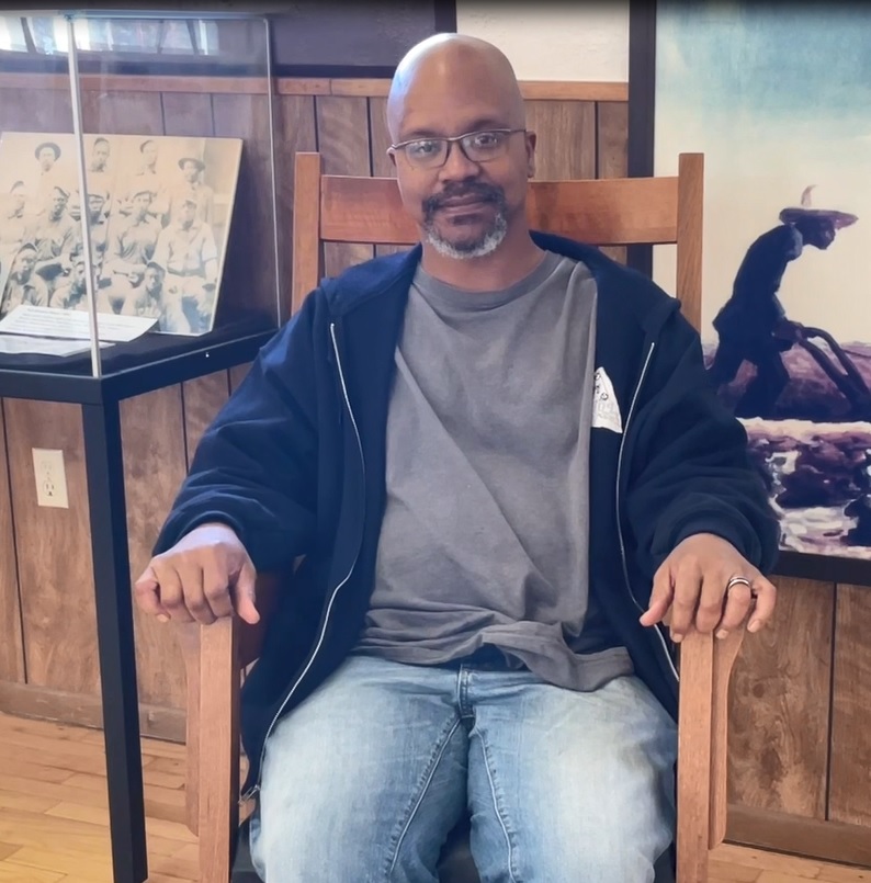 Today's interview is with descendant Lateef Dowdell. To watch the video just click on the link below. There you can see Lateef as well as the other interviews in the series.

nps.gov/nico/learn/his…

#Nicodemus #FindYourPark #CommunityInterviews