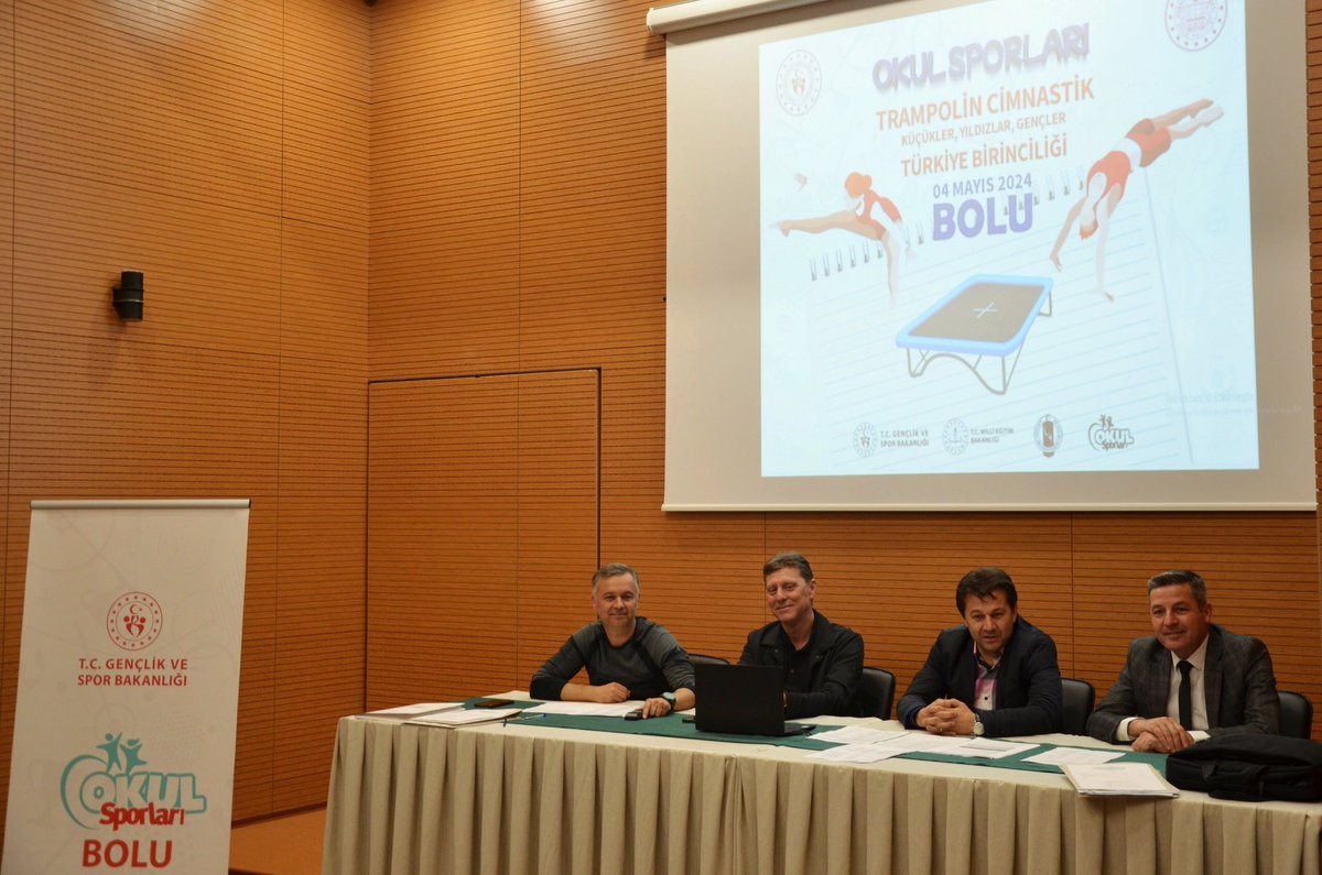 4 Mayıs tarihinde ilimizde yapılacak olan 2023-2024 Eğitim ve Öğretim Yılı Trampolin Cimnastik (Küçükler-Yıldızlar-Gençler) Türkiye Birinciliği Müsabakaları Teknik Toplantısı Türkiye Cimnastik Federasyonu Başkanı Suat Çelen, Türkiye Cimnastik Federasyon Asbaşkanı Cumhur Özçelik+