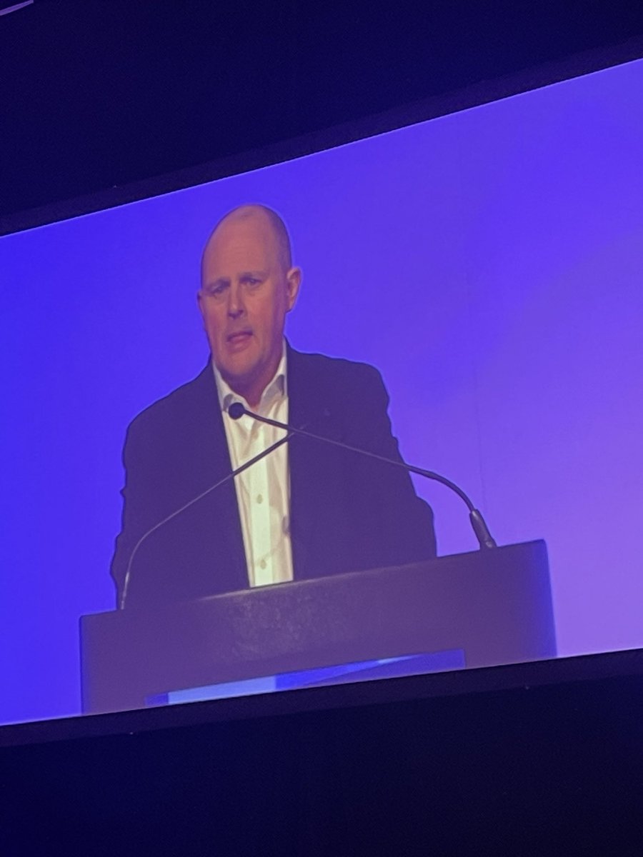 #NAHTconf welcomed @The_TUC Gen Sec @nowak_paul ✊🏻 @CymruNAHT is proud to be affiliated to @walestuc and believing in the power of collective action @NAHTnews