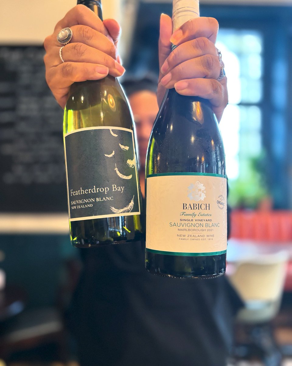 Embrace the elegance of Sauvignon’s Blanc as we honor International Sauvignon Blanc Day ! 🍋Indulge in the zesty notes and refreshing taste of this iconic wine with our selection. #SauvignonBlancDay #Tipple #Pubdrinks #WhiteWine #Youngspub #WineTime #baronscourt #westkensington