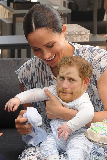 Don't be afraid of going to Africa,Prince Harry!
Mother Meghan will take good care of you!
#MeghanAndHarryAreAJoke