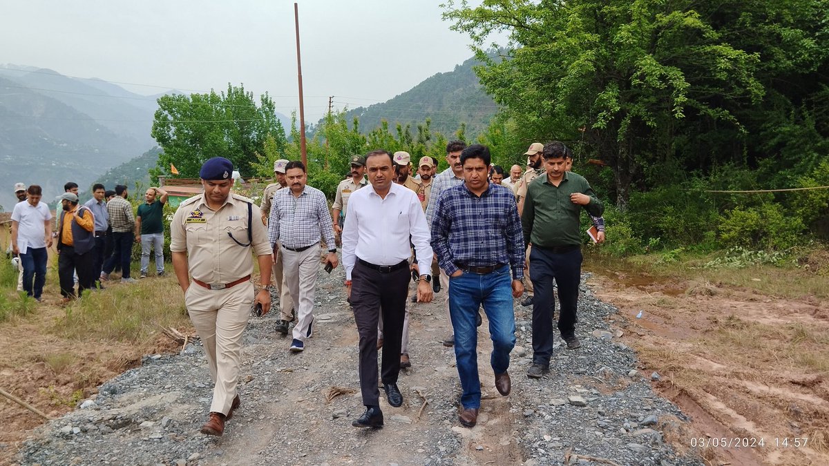 Divisional Commissioner Jammu, Ramesh Kumar, and Deputy Commissioner Ramban, Baseer-Ul-Haq Chaudhary, alongside SSP, Anuj Kumarvisited Pernote to interact with affected families of the land subsidence. Inspected relief camps & established a 24X7 control room for support. Assured