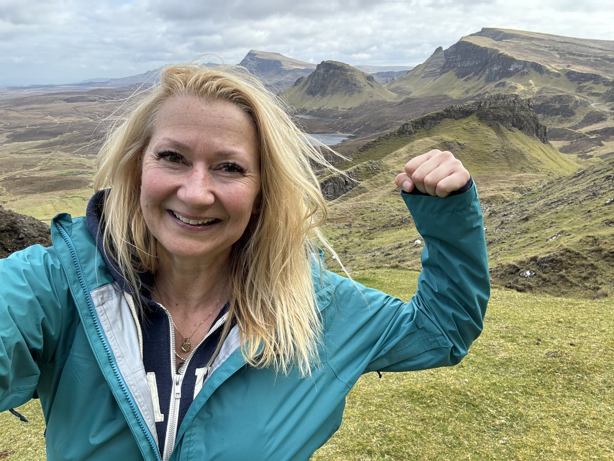 Flexing into May like… 💪💪 #FlexFriday #MyPeakChallenge #MPC #MPC2024 #SamHeughan