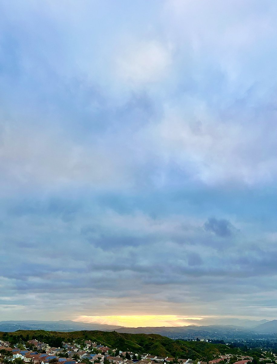 Good Morning From #SoCal!🌞 
#FridayMorning #Sunrise  #SunrisePhotography #Spring #Sky #SkyPhotography #May #TGIF