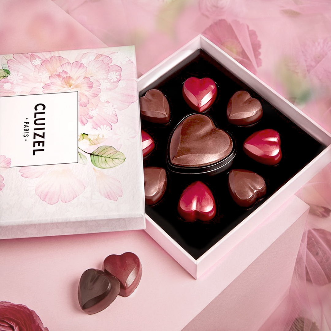 Our beautiful Mother's 👩 Day Gift 🎁 Box reveals a garden of exquisite flavors: A big tender 💖 heart, filled with crunchy praline as if to say I love you, Mom is surrounded by 8 chocolate hearts, filled with Mokaya ganache and red berry praline.

#chocolate #chocolatelovers