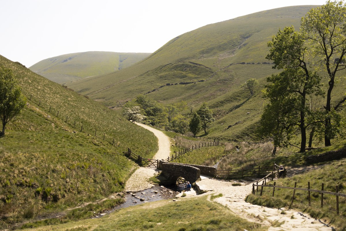 If you're visiting the #PeakDistrict this bank holiday weekend please help to protect it. 🗑 Leave no trace & take your litter home 🐶 Keep your dog on a short lead to protect wildlife & farm animals 🚗 Park considerately 🥪 Bring a picnic, not a BBQ 📸©NT/James Beck