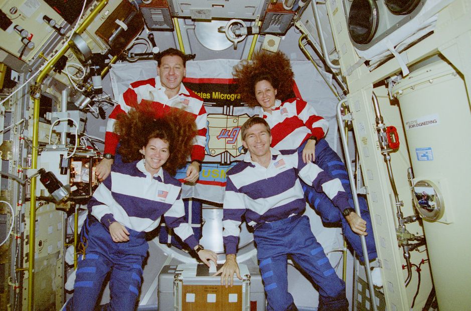 🥳🎂Please join me in extending warm birthday wishes to my friend and #STS73 crewmate Al Sacco, pictured here behind me wearing red stripes in 🚀 #SpaceShuttle Columbia's #Spacelab, 1995. Here's to many more amazing orbits! 💫