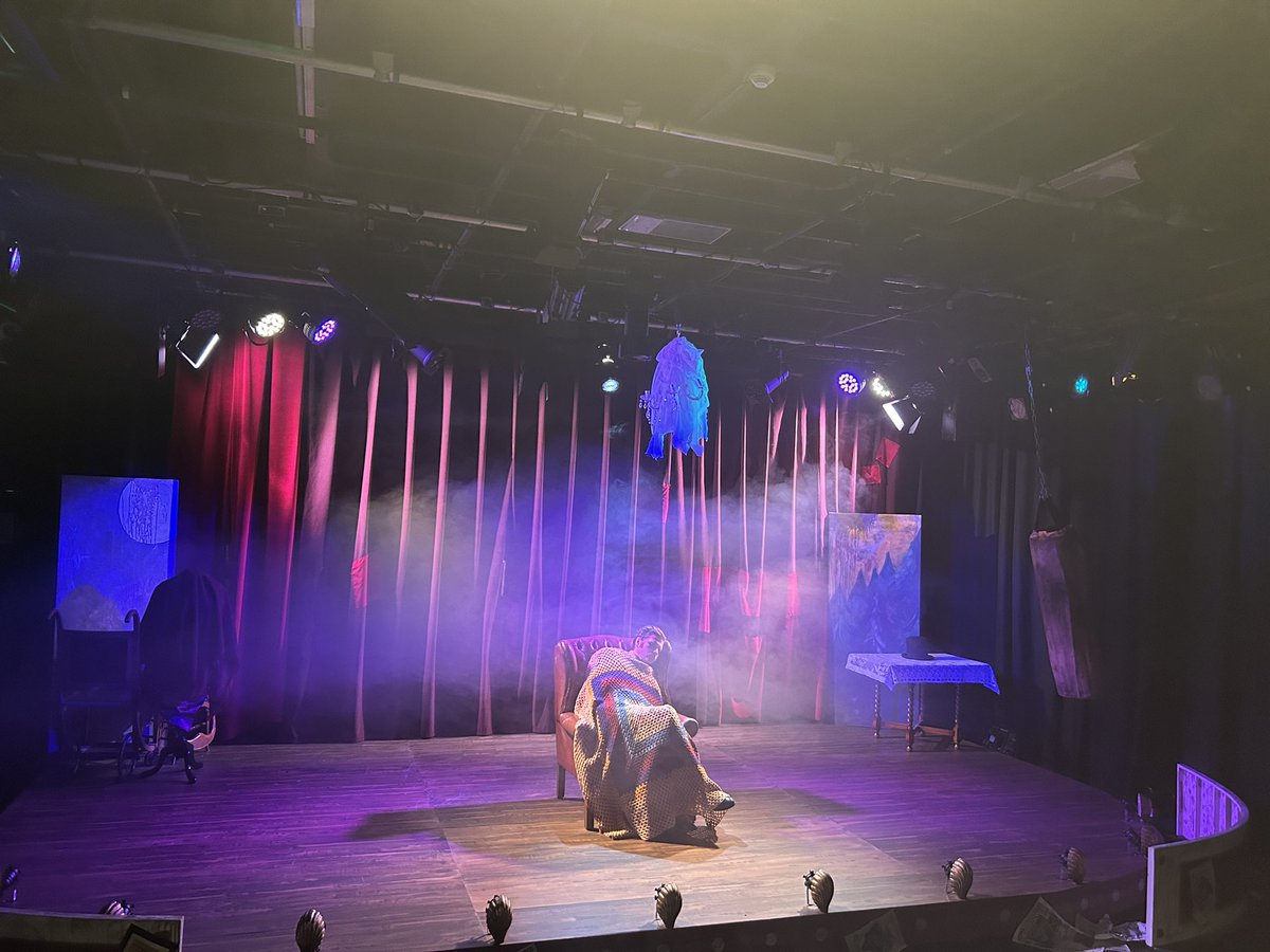 Huge well done to @DerbyUni students on their show which I watched this afternoon and opens this evening. Students have done a fantastic job! Catch it if you can @derbytheatre