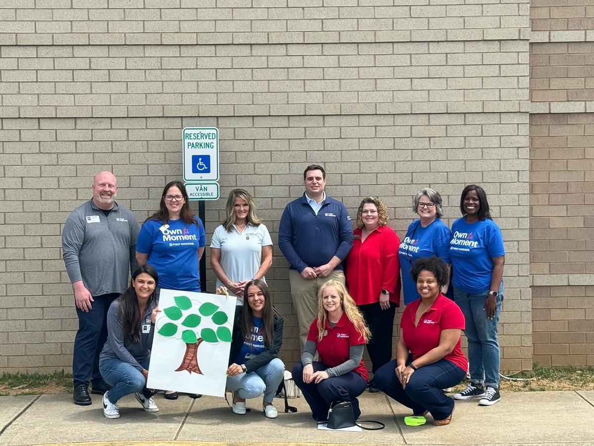 “You get an allowance of $5 per week. Do you spend it all or save half of it?” @FirstHorizonBnk volunteers made learning about finances fun by posing questions like this to 4th grade students at @SmithSpringsES for #TeachChildrentoSave Day last week. #PENCILPartner