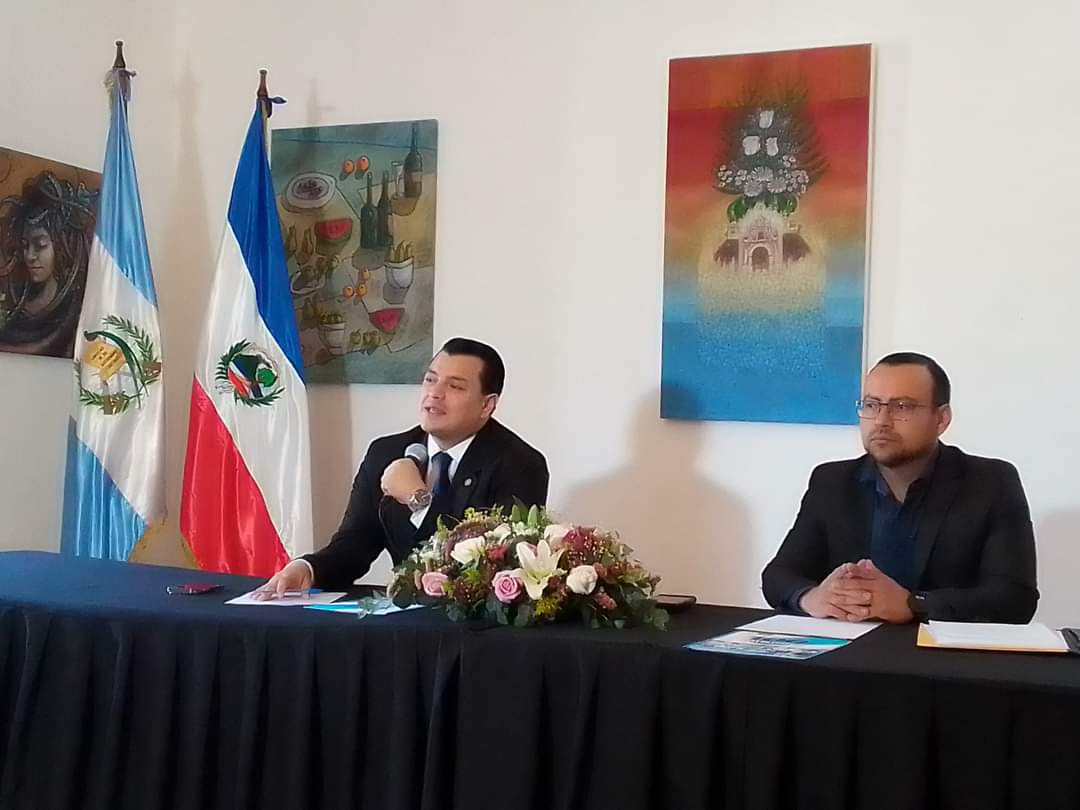 Diputado por Quetzaltenango, Byron Rodríguez. Presenta su informe de trabajo de primeros cien días en el Congreso, acto que realiza en Casa Noj, edificio administrado por la Municipalidad de Xela, de JF.