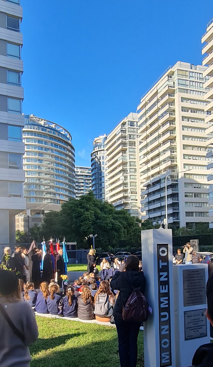 Alejandroati's tweet image. Junto a nuestra Intendente de Vicente López, @soledadmartinez acompañamos en la conmemoración de los 109 años del genocidio Armenio a la Comunidad, en la esperanza de un mundo que supere los conflictos y la intolerancia racial, de credos y cualquier otra.