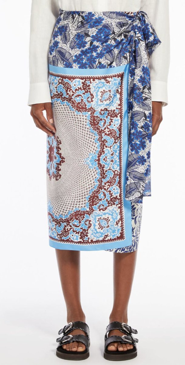 💙🩵 #MaxMara Weekend Nuevo Blue Ivory #SarongSkirt Whether you’re wandering along a beach beach, or sipping a glass of wine on a #citybreak, this beautiful sarong-style, pure #silk, twill skirt will look amazing‼️ #shopnow ⬇️
brendamuirladieswear.com/product/maxmar…