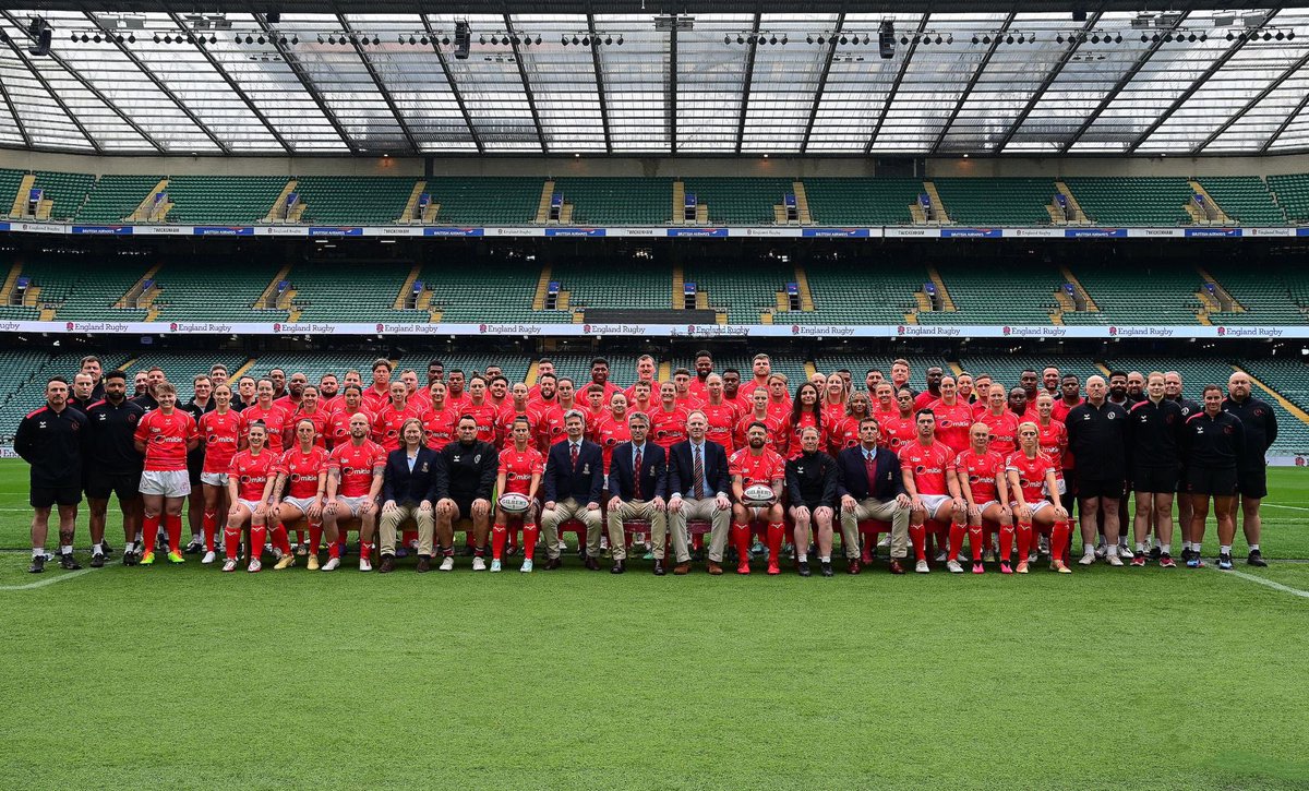 𝐓𝐄𝐀𝐌 𝐀𝐑𝐌𝐘 𝐀𝐓 𝐓𝐖𝐈𝐂𝐊𝐄𝐍𝐇𝐀𝐌 The Army Men’s and Women’s squads at Twickenham this afternoon ahead of their matches v the Royal Navy tomorrow. 🏉🏆🇬🇧 📸 @ppauk