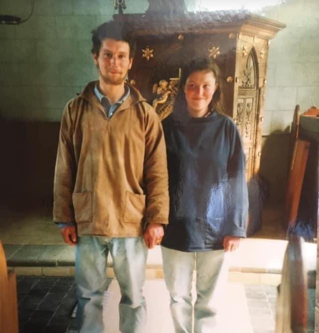 Our wedding day, 29 years ago. Not a dressy do! 
A glorious spring day in a wonderful place we were privileged to call home. 
Catering at the gathering afterwards consisted of copious quantities of Tim’s famous home brew.

He’s a good lad. ❤️

@Enlli_Bardsey