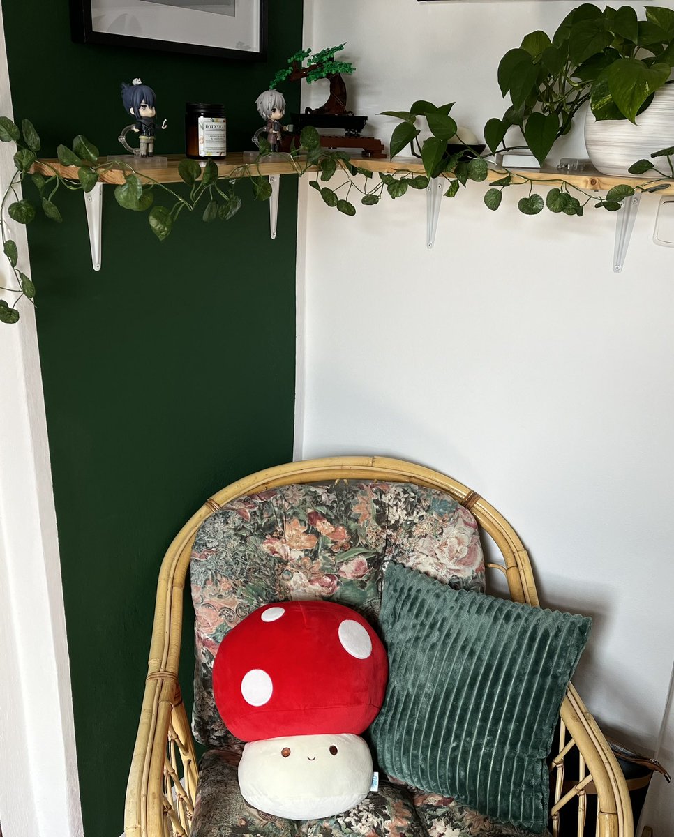 bought this cute lil shroom that fits perfectly into my reading corner 😭💖 it has a squishmallow texture but better cz this brand doesn't support genocide 🙏