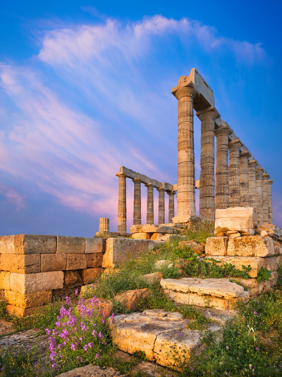 🏛️ Welcome to the enchanting Temple of Poseidon at Sounion. Dating back to around 440 BC and dedicated to Poseidon, the god of the sea, this Doric temple invites you to experience history amidst breathtaking views.
🔗 visitgreece.gr/experiences/cu…
#VisitGreece