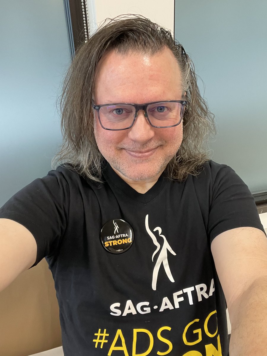 .@sagaftra This pic is for #OneFightFridays out of #IASolidarity with my fellow @IATSE Members who are in ongoing negotiations with the AMPTP. Callout to the active #AdsGoUnion Campaign. Commercial work is how I got into SAG-AFTRA!#SagAftraStrong