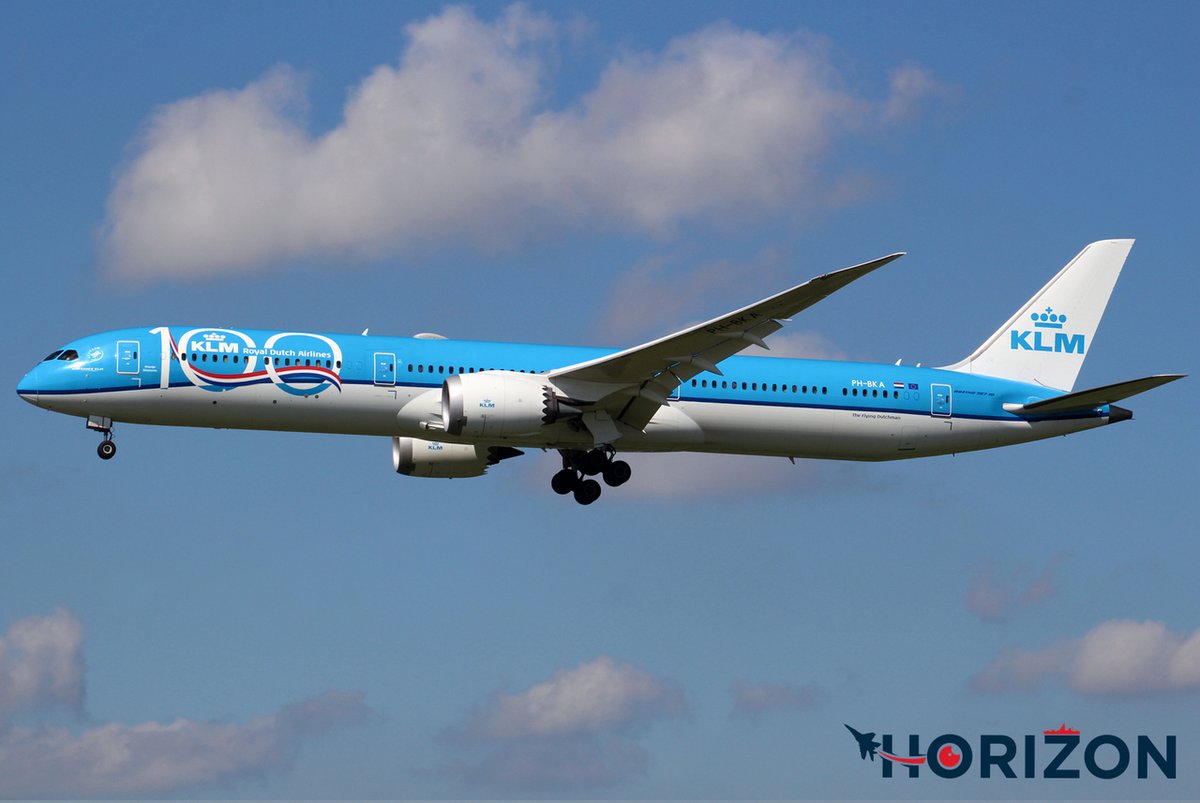 This KLM Royal Dutch Airlines Boeing 787 still proudly wears the special colours commemorating the Dutch Flag Carrier's 100 year milestone in 2019. As the oldest airline still in operation today, KLM holds a significant place in aviation history. Photo:… bit.ly/3Pdth9Z
