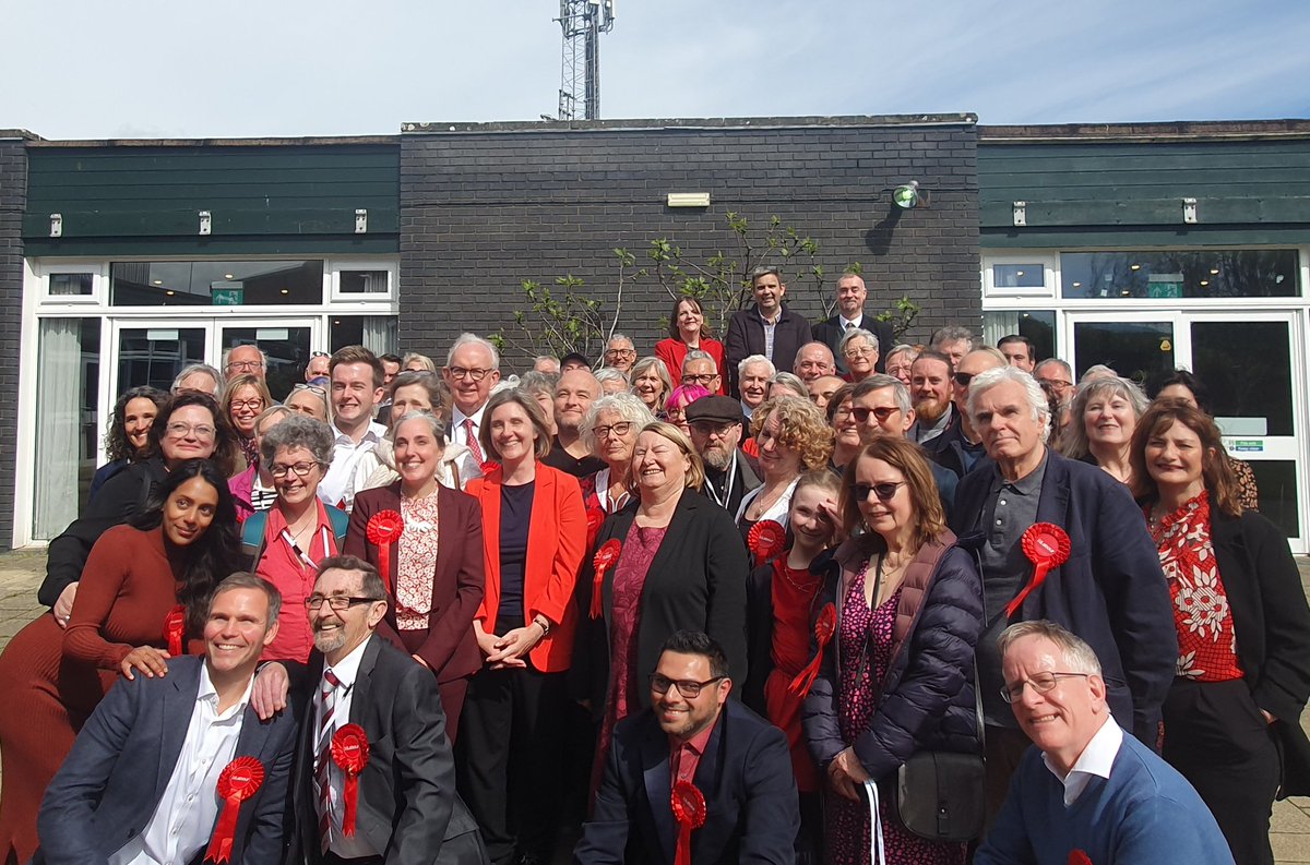 Huge thanks to our #Worthing Communities for electing us for a third year to run the Council! 🎉 Amazing to hold all our #Labour seats & to gain two more! 🌹🌹🌹 And Big Congrats to our fantastic teammates next door for turning #Adur Red! 🌹🎉🥳 South Coast Red SeaWall! ❤️🌊🌹