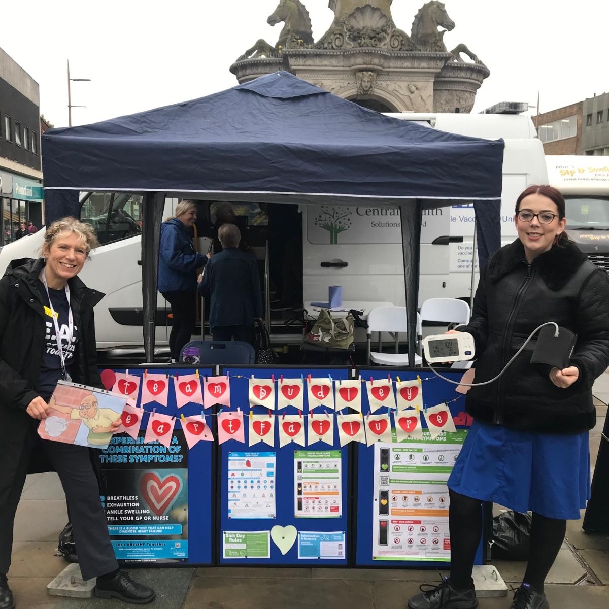 Jacqui Elson-Whittaker and Joanne Lees are promoting #HeartFailureAwarenessWeek today in Dudley & Sandwell. 

HIWM are supporting @HealthInnovNet national heart failure programme and @pumpinghearts #BEATHF campaign to support earlier diagnosis. Resources also available @TheBHF.