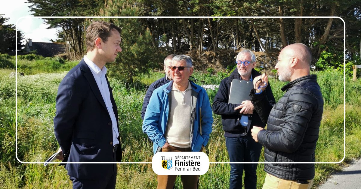 🤝 Le Président @MaeldeCalan était ce matin à #Trégunc à l’invitation du Maire pour avancer sur l’aménagement de la RD1 et échanger sur les projets soutenus par le Département : aménagement cyclable, rénovation de la halle des sports et du groupe scolaire, etc. ➡️ Le Département…