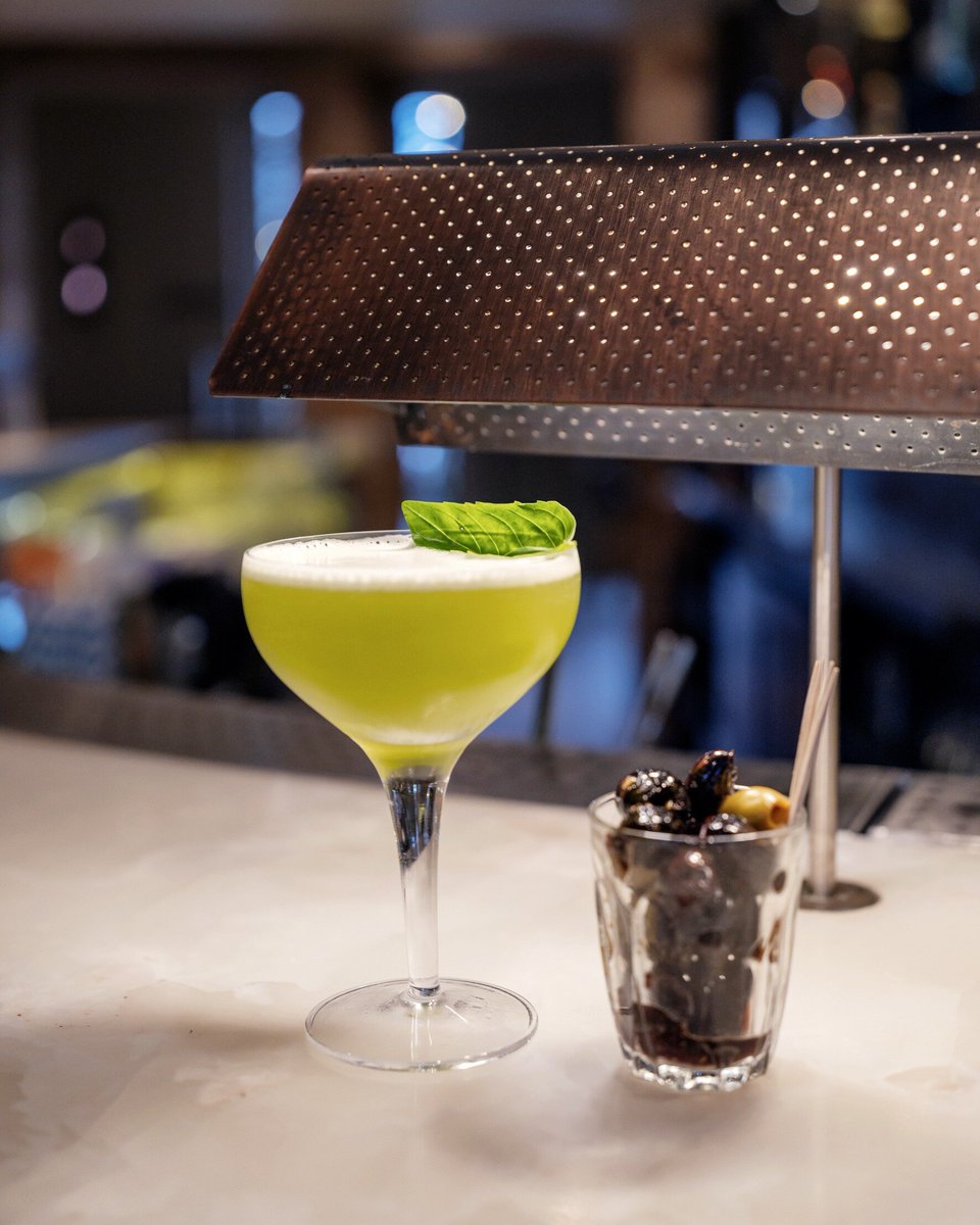 Our signature 'Basil Daiquiri'... best savoured slowly 🍸🌿 Pop by the bar this weekend if you plan to hit the High Street!