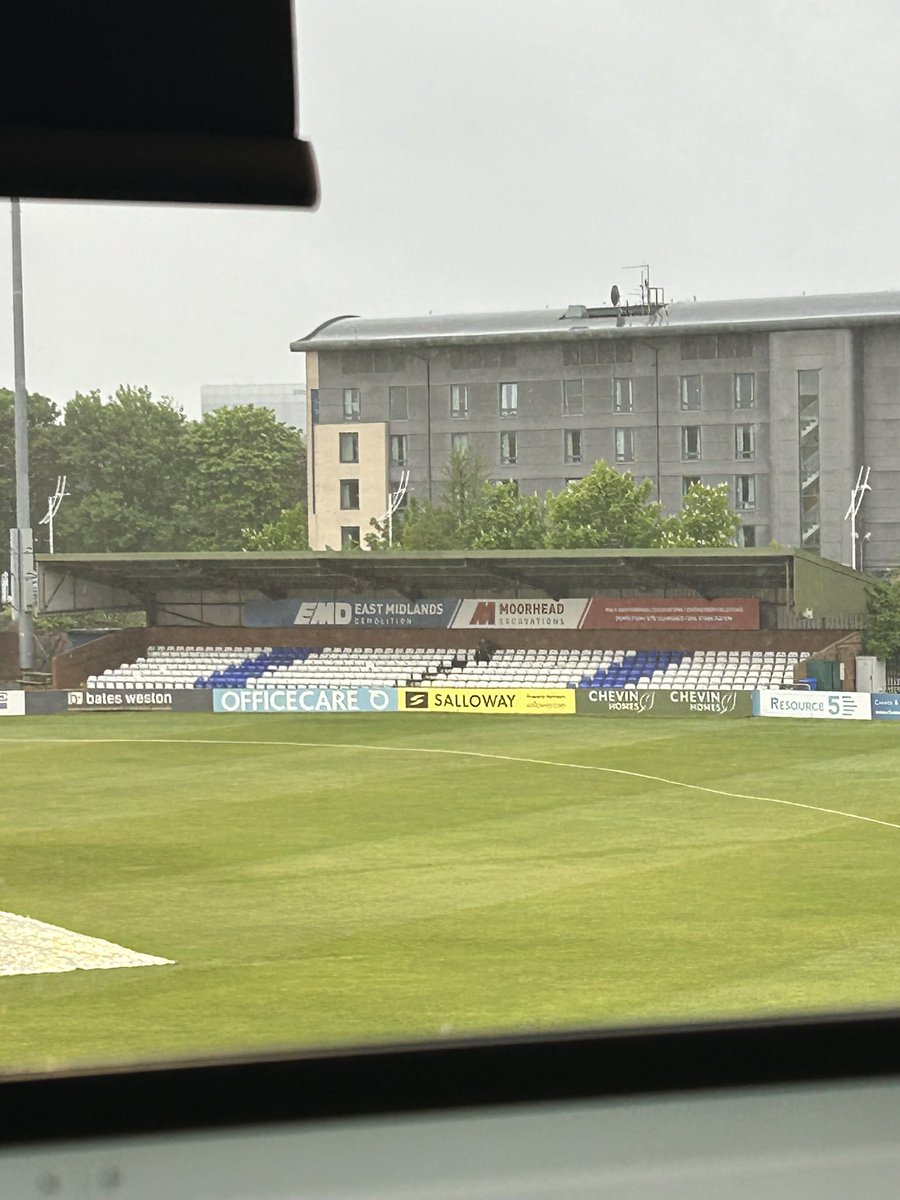 One person is still here with a little more hope than the rest of us as the rain continues to fall here 
#WeAreDerbyshire #DCCC