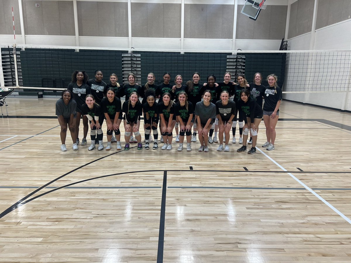 ✨INDIAN PRIDE✨ Wednesday we got to split up and join our 8th grade groups for practice! Our future is Ⓑⓡⓘⓖⓗⓣ 🤩🏹💚🏐 @fjhladywarriors @girls_coleman @HJHLadyBraves @hachiesports @WaxahachieISD