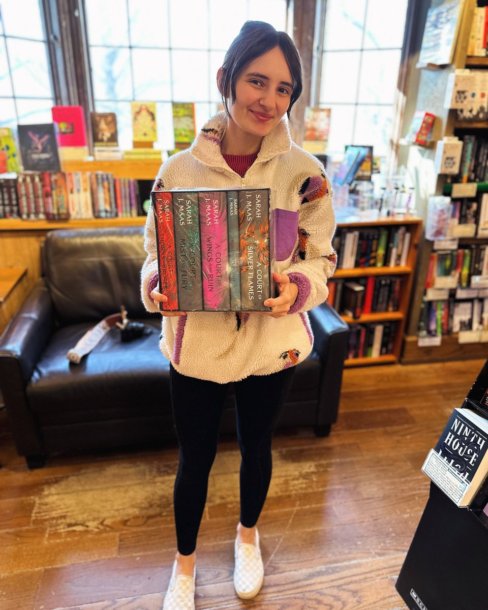 Lydia’s Pick “A Court of Thorns and Roses” (box set) by Sarah J. Maas! To purchase this collection visit linktr.ee/northshire #northshirebookstore #manchestervt #saratogaspringsny #shoplocal #sarahjmaas #acotar