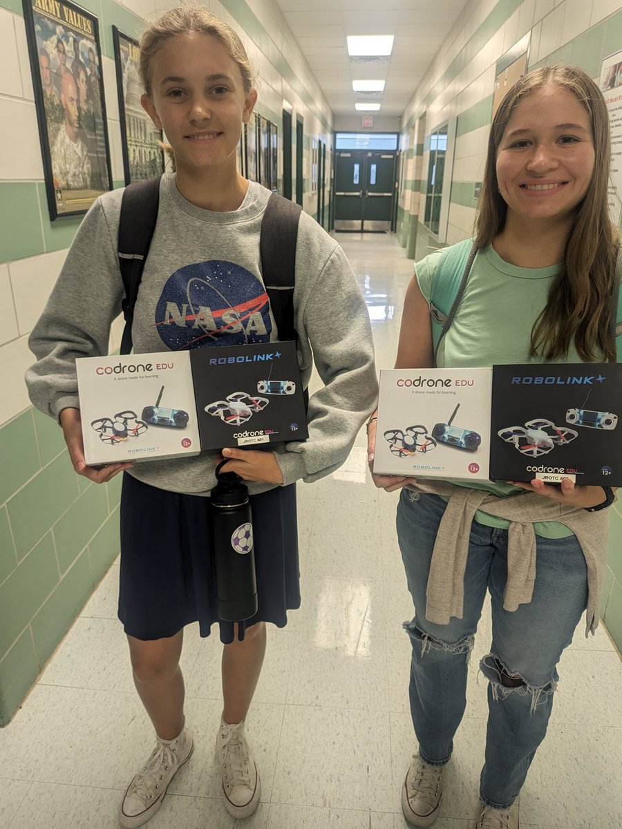 @ColeJrotc @FSHISD @RGC_MS_HS Drone Club has officially started for the next school year. These ladies are the Team Captains. We can only navigate indoors but these ladies have plans to be competitive. Yay!!! Super excited