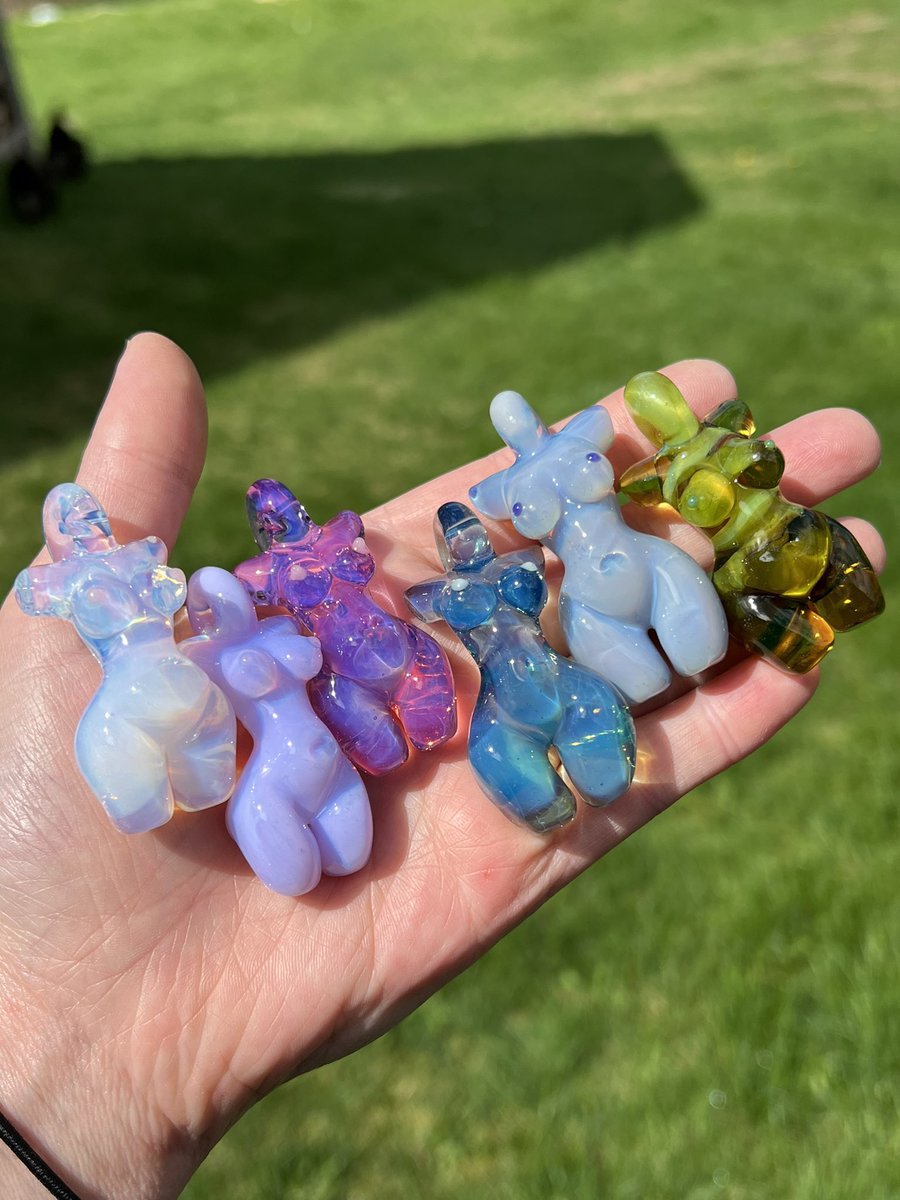 These cuties and more dropping tonight at 7:10 eastern on Glassbyariel.com 
Thanks for looking! #divinefeminine #glassart